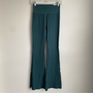 PINK SOFT SEAMLESS CABLE FLARE LEGGINGS